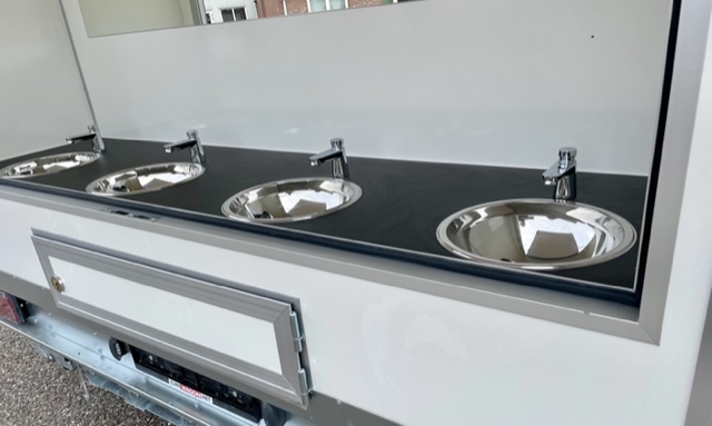 grote toiletwagen huren  Amsterdam verhuur 